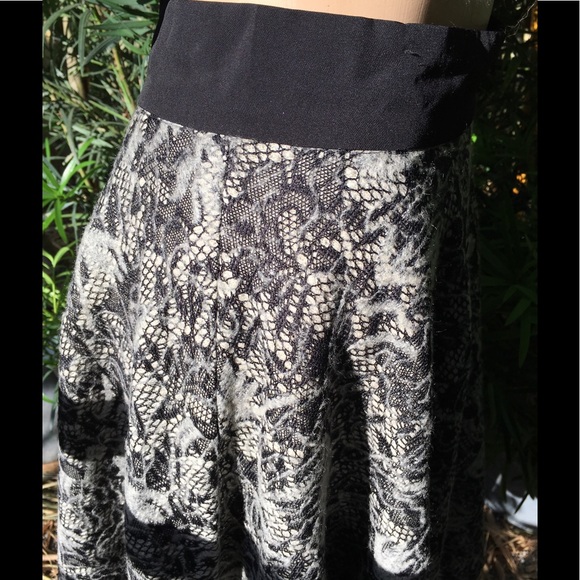 JULIEN PARIS WOOL LACE DESIGN SKIRT - Picture 4 of 7